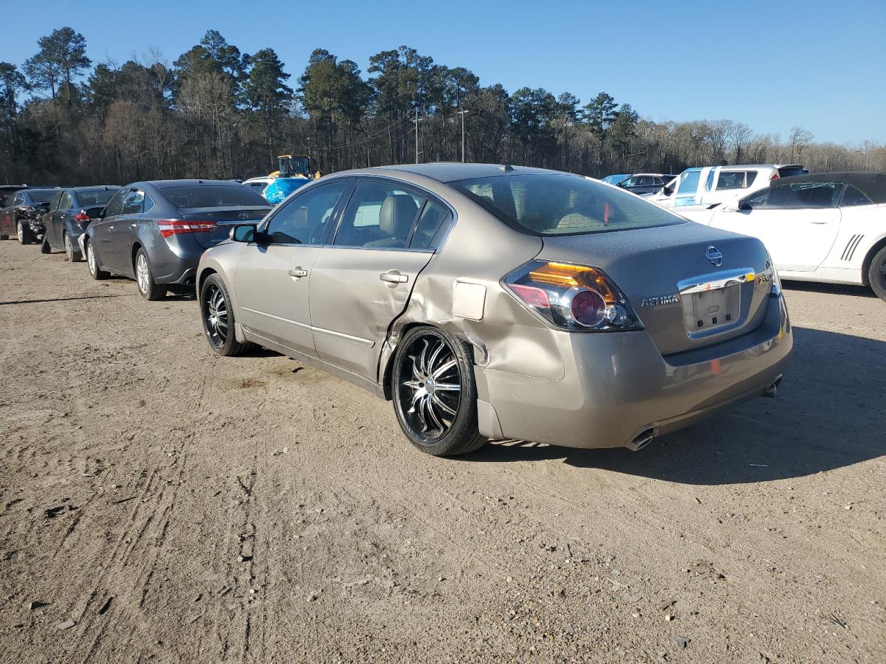2011 Nissan Altima - Image 2