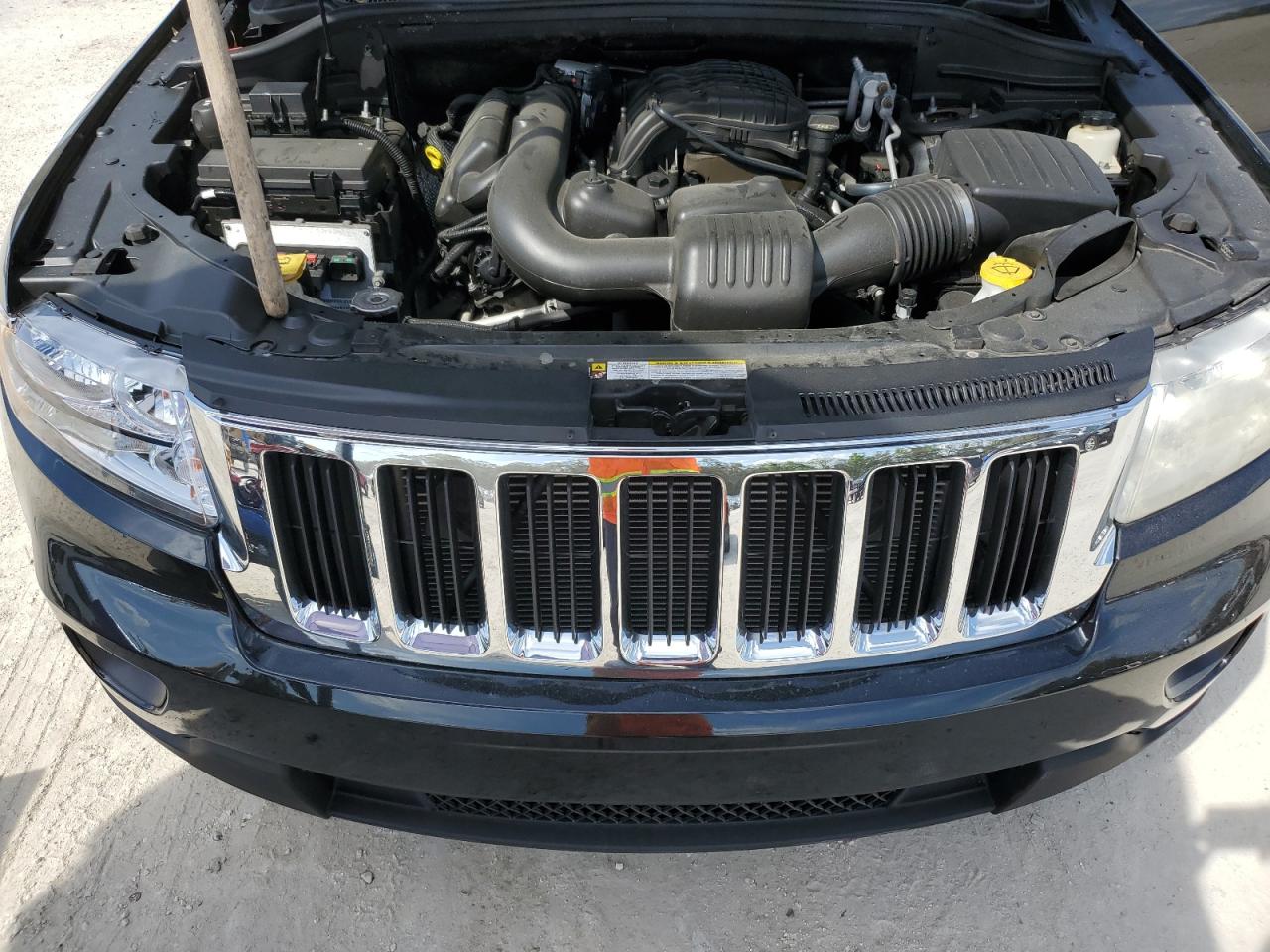 2011 Jeep Grand Cherokee - Image 11