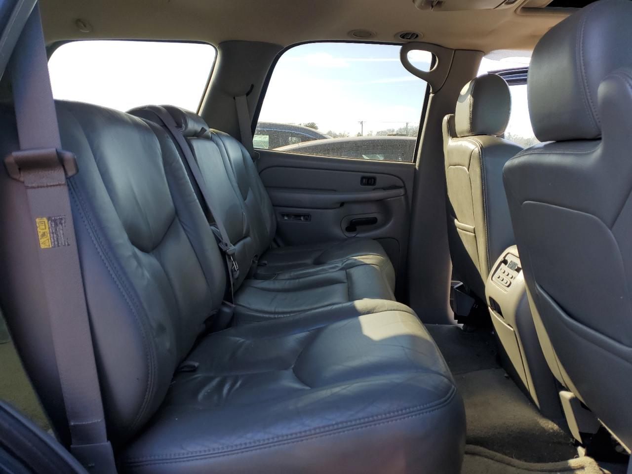 2004 Chevrolet Tahoe - Image 11
