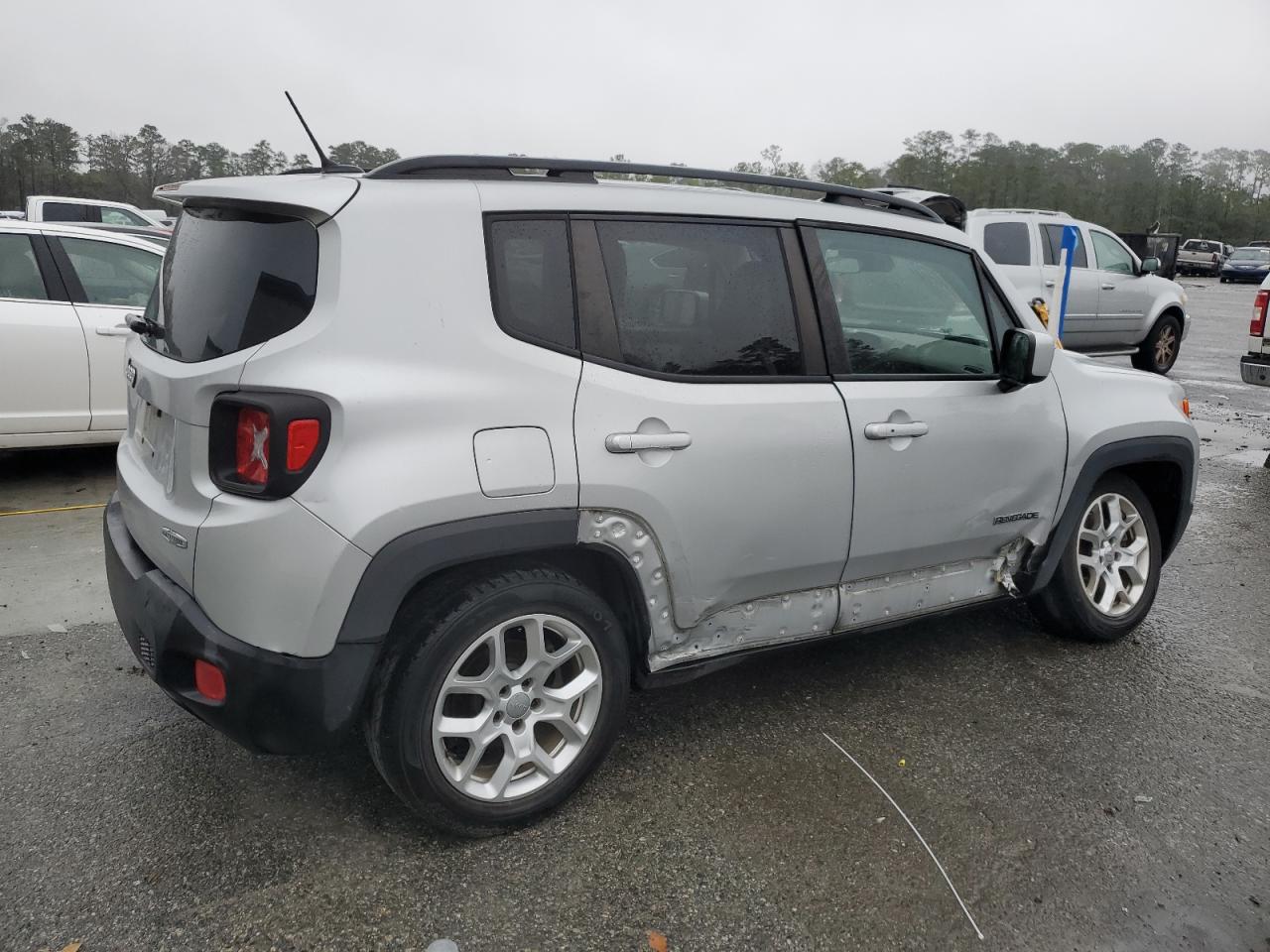 2015 Jeep Renegade - Image 3
