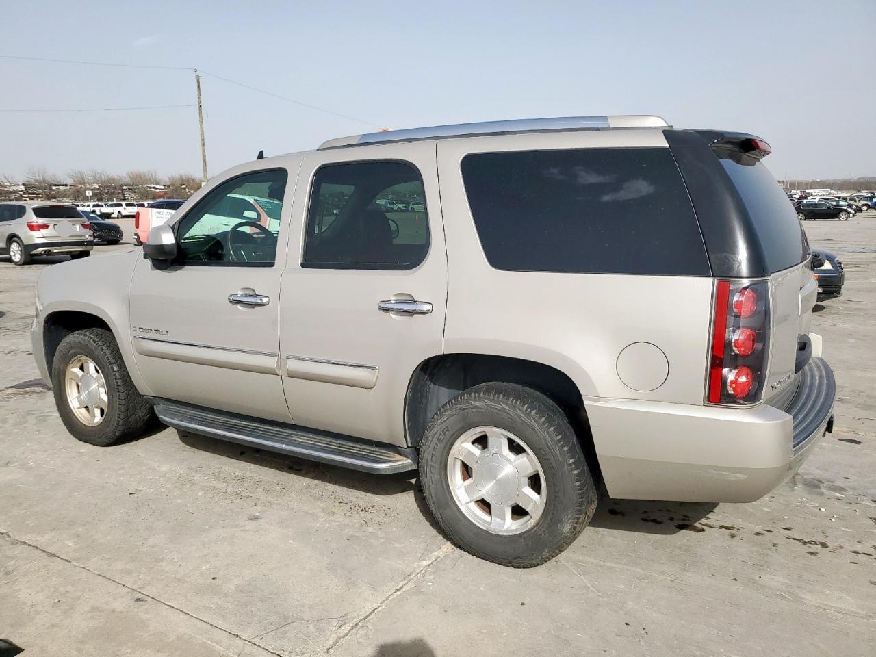 2007 GMC Yukon - Image 2