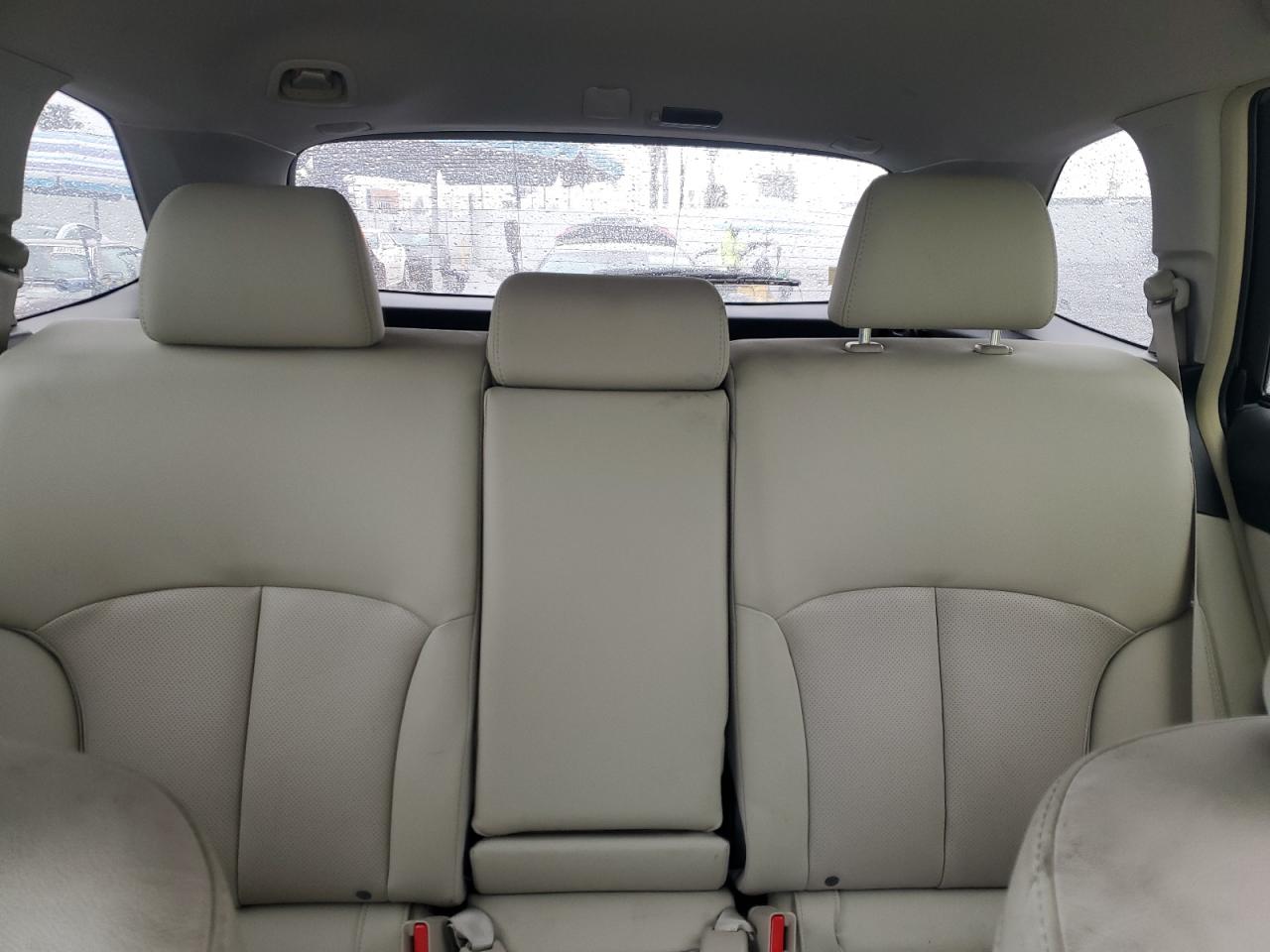 2012 Subaru Outback - Image 10