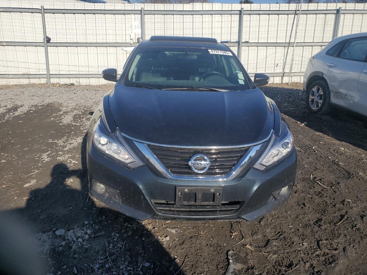 2016 Nissan Altima - Image 5