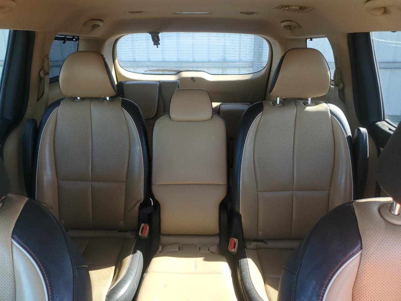 2017 Kia Sedona - Image 10