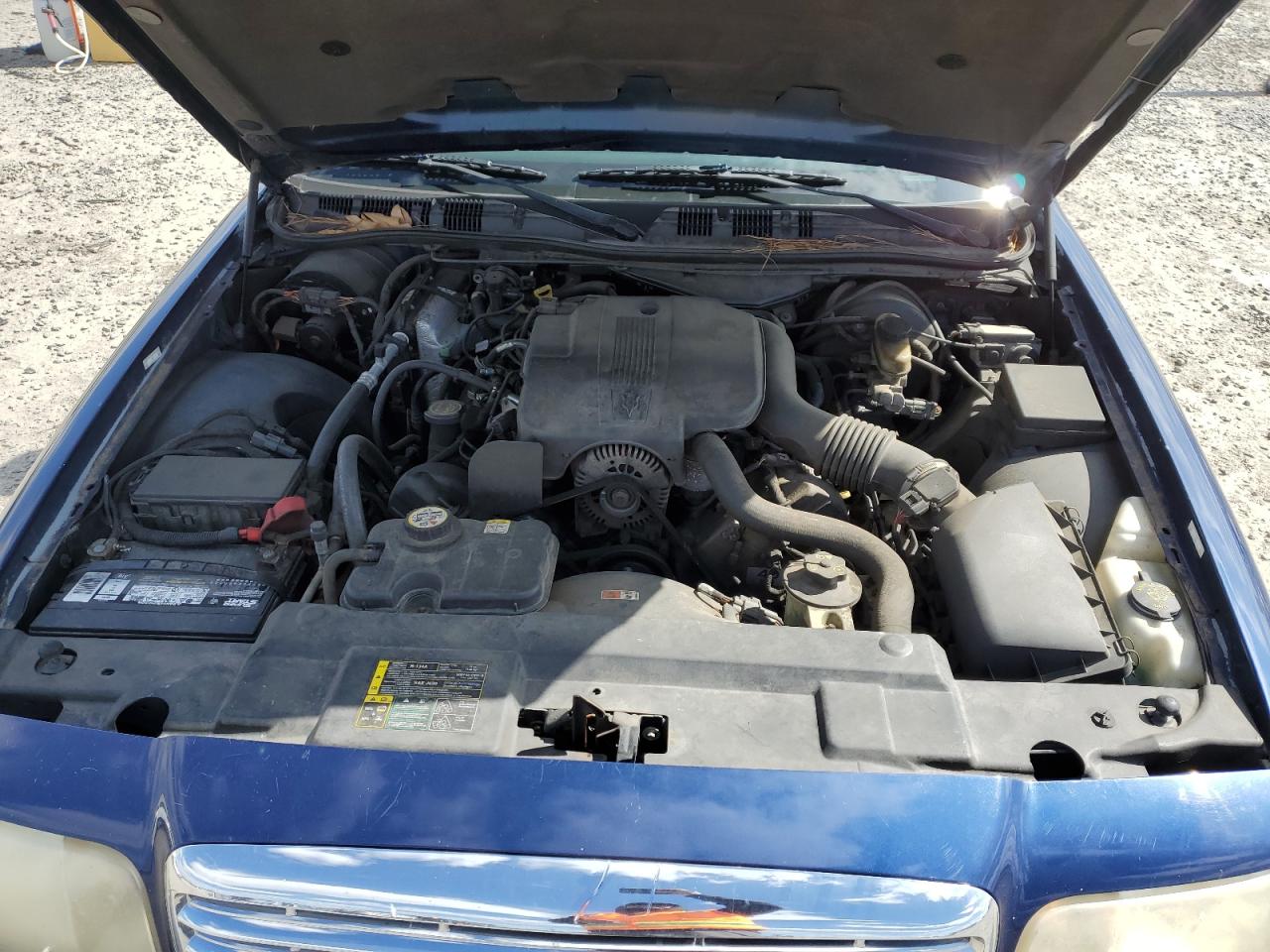 2004 Ford Crown Victoria - Image 11