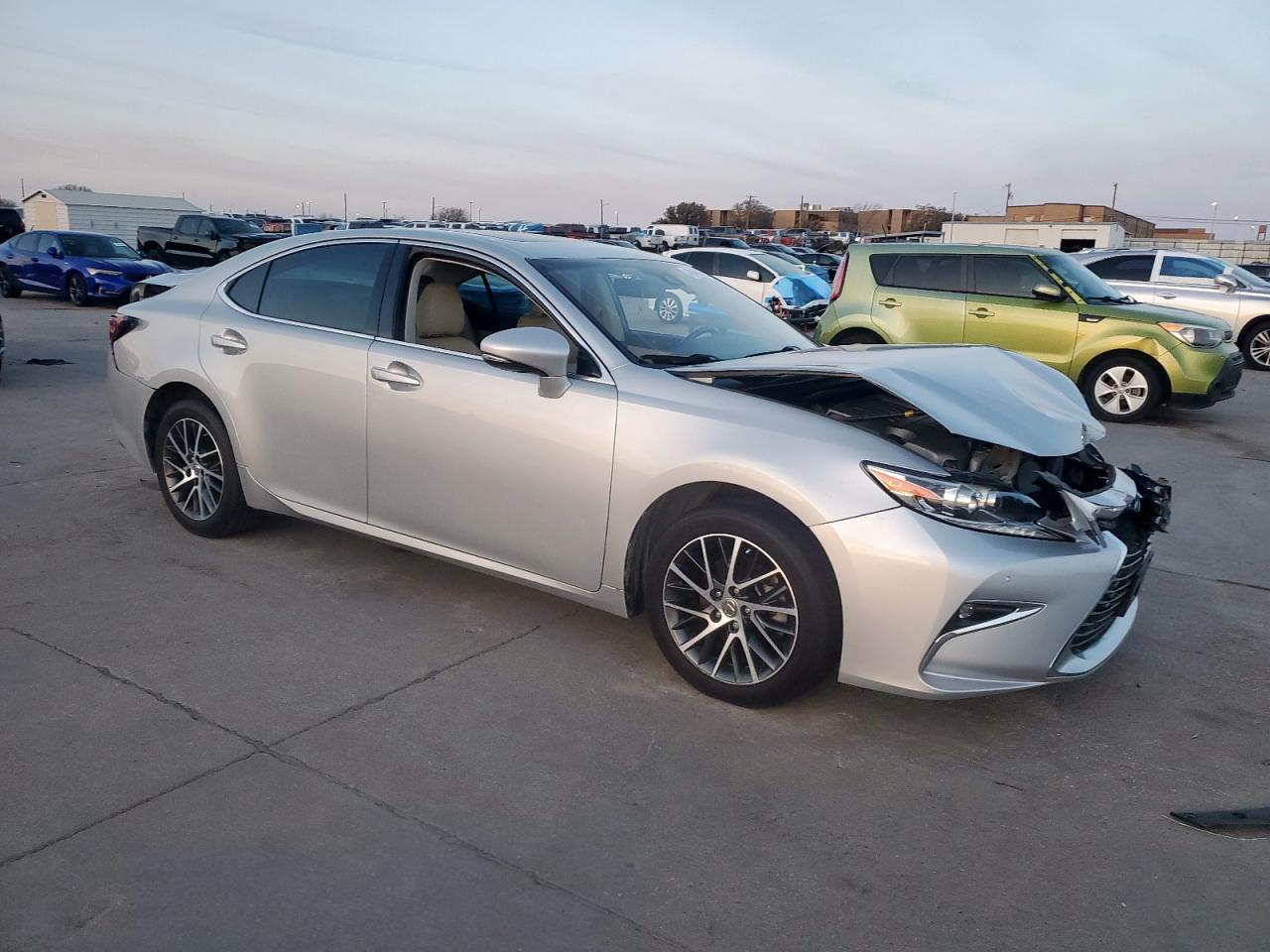 2017 Lexus ES - Image 4