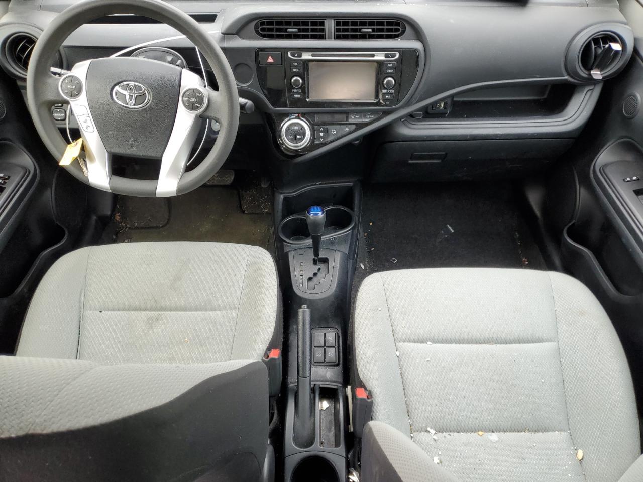 2017 Toyota Prius - Image 8