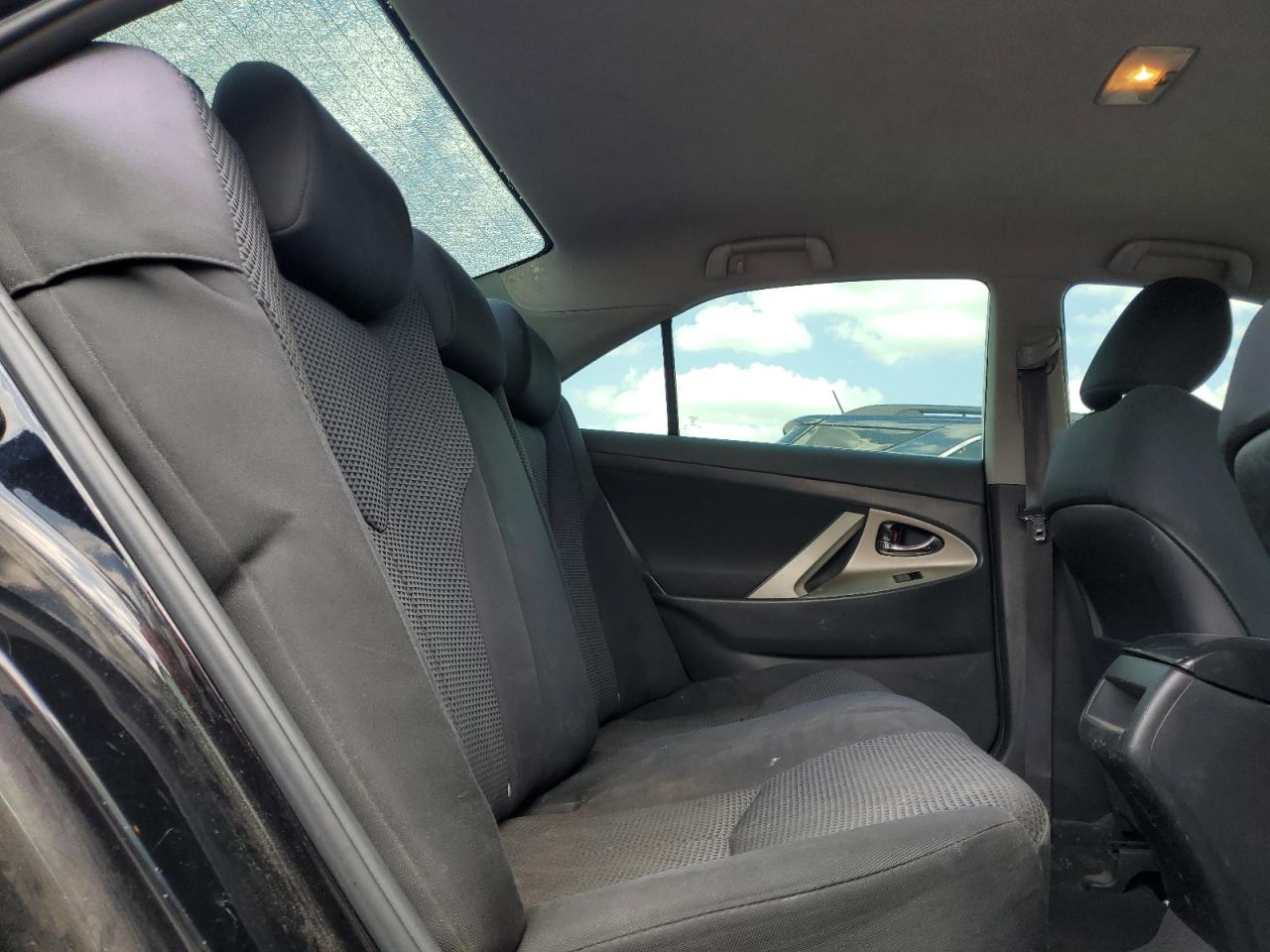 2009 Toyota Camry - Image 10