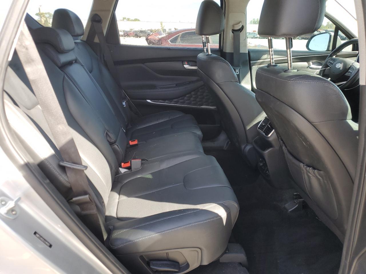 2020 Hyundai Santa Fe - Image 11