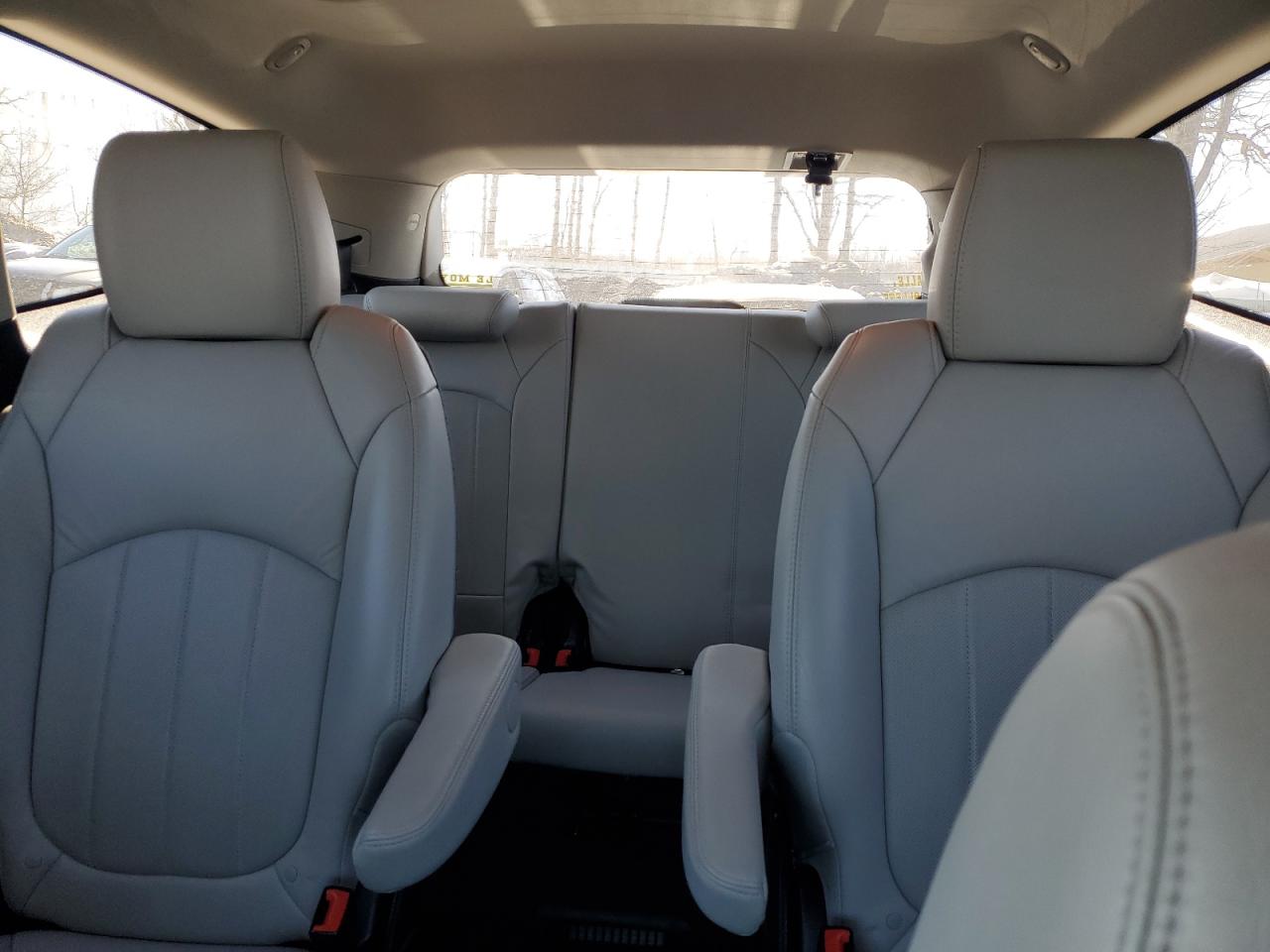 2011 Chevrolet Traverse - Image 10