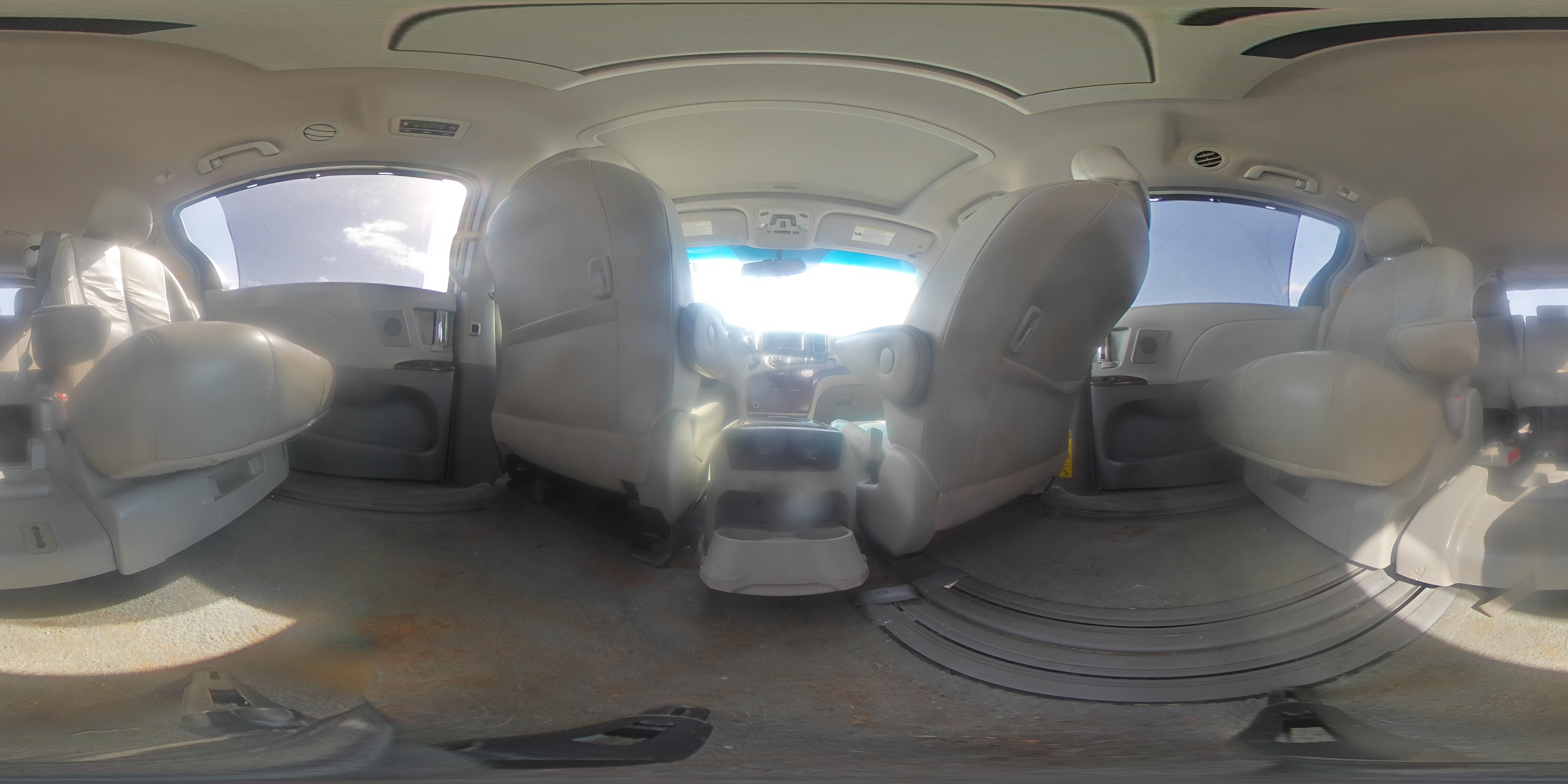 2013 Toyota Sienna - Image 15