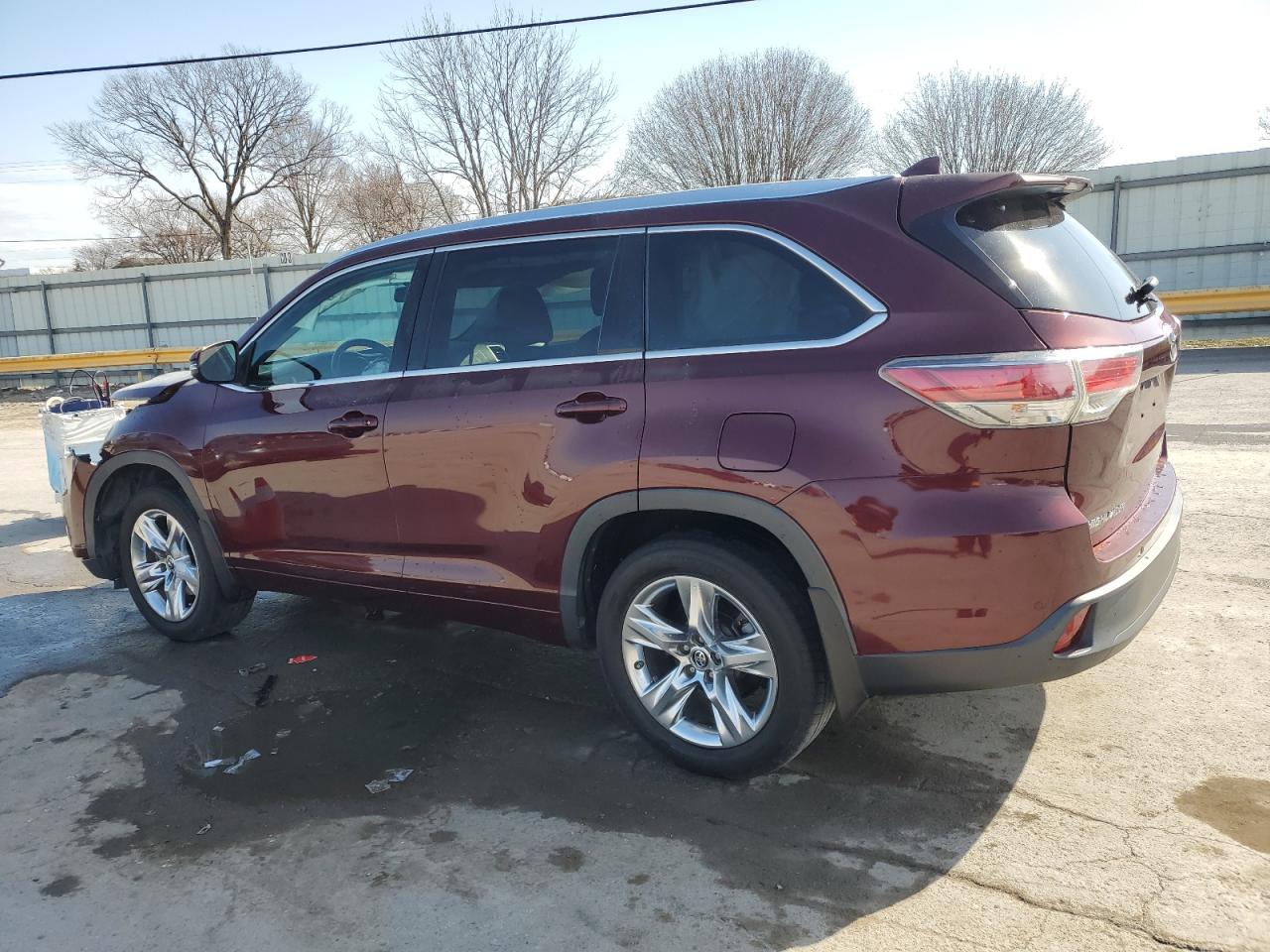 2015 Toyota Highlander - Image 2