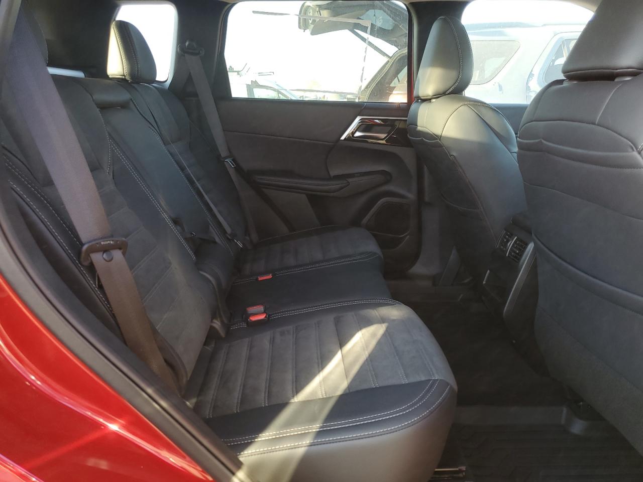 2024 Mitsubishi Outlander - Image 11