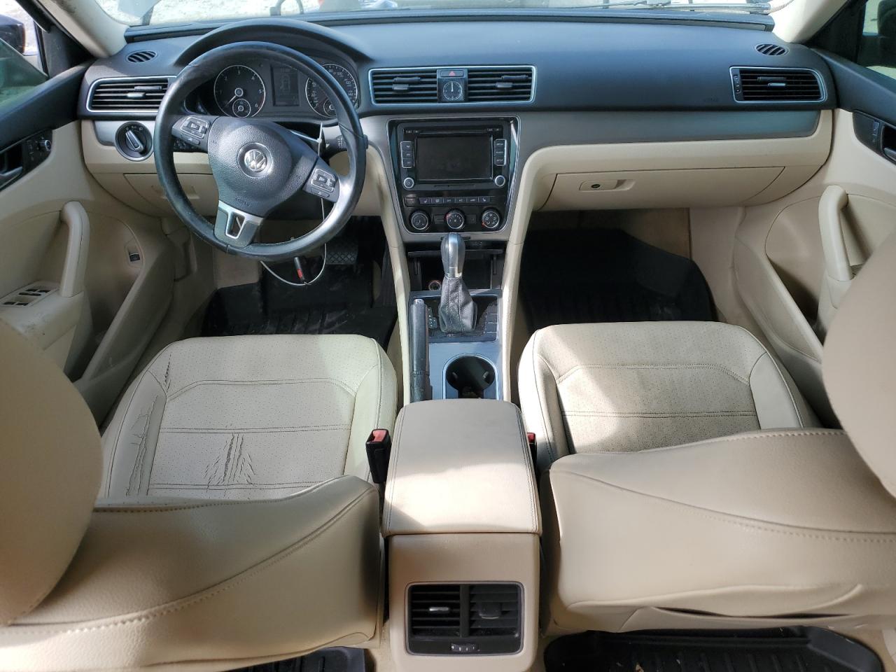 2014 Volkswagen Passat - Image 8