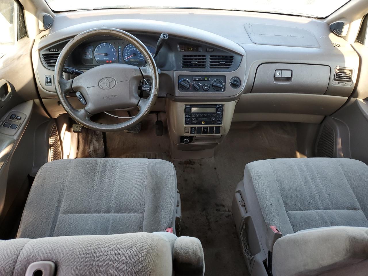 2003 Toyota Sienna - Image 8