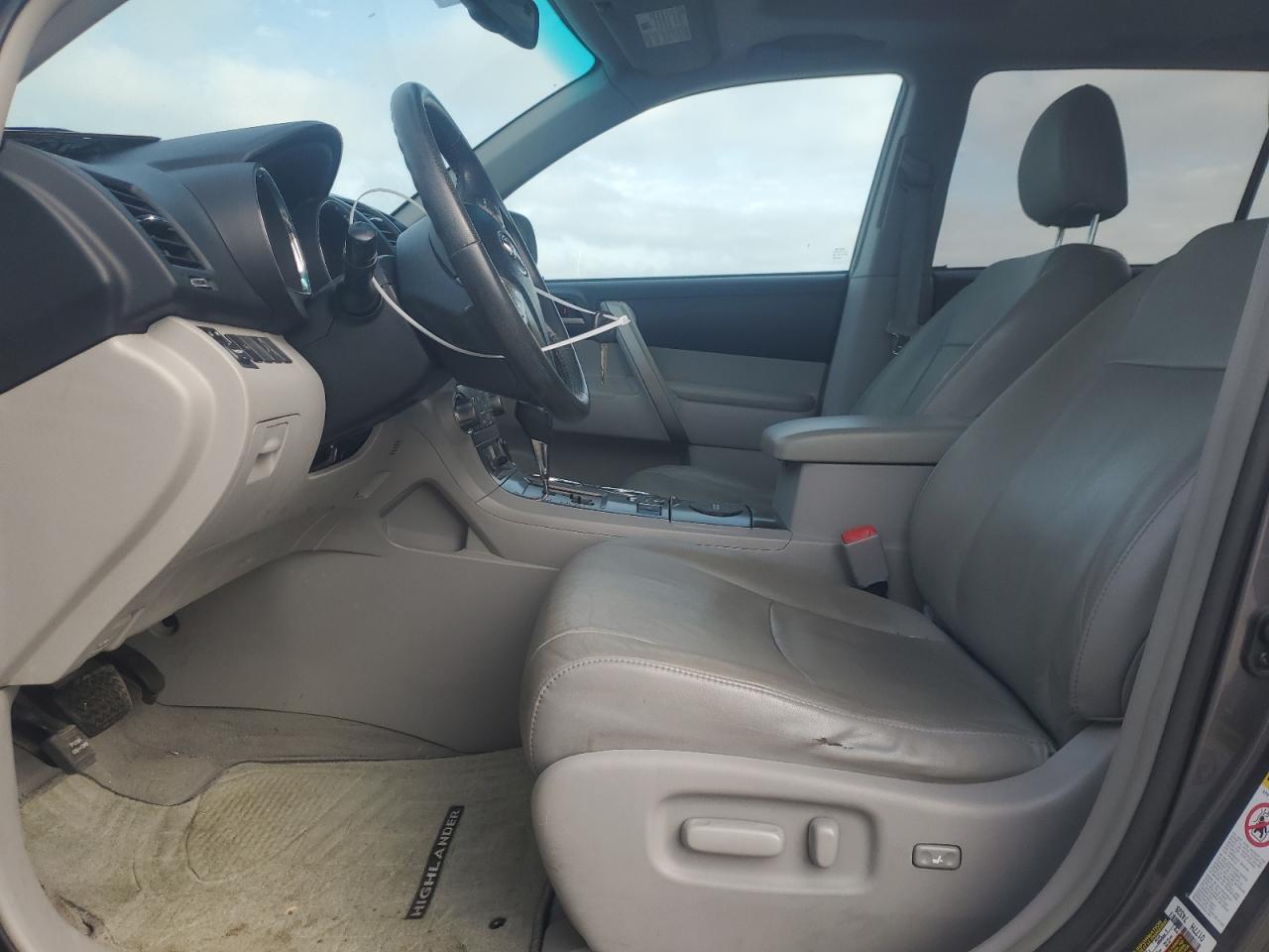 2010 Toyota Highlander - Image 7