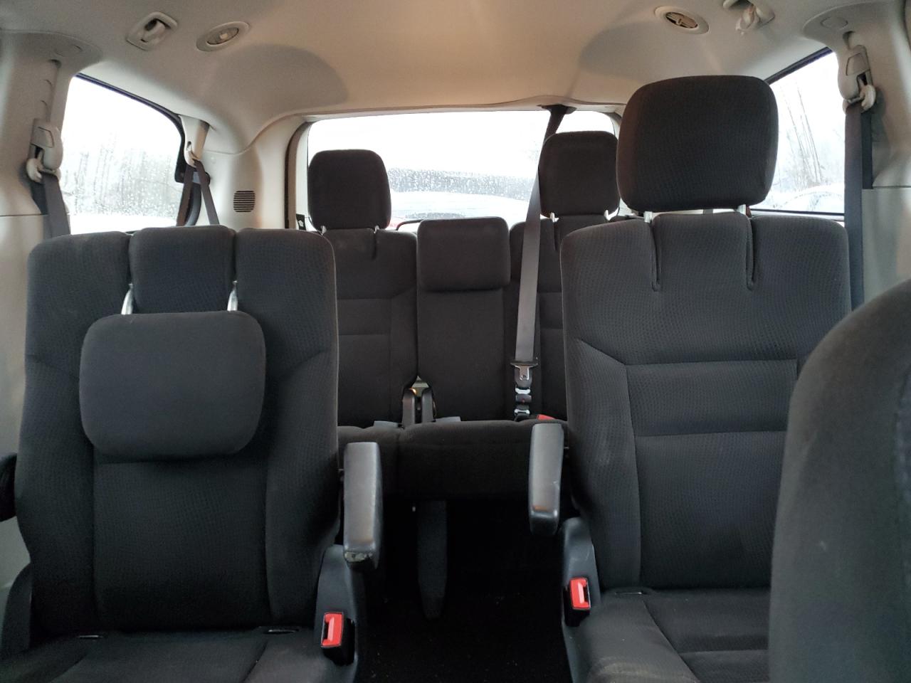 2016 Dodge Caravan - Image 10