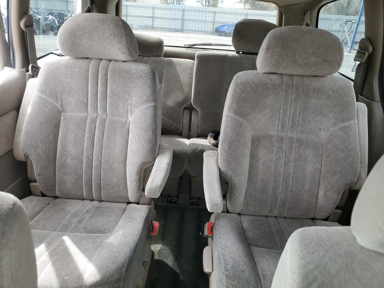 2000 Toyota Sienna - Image 10