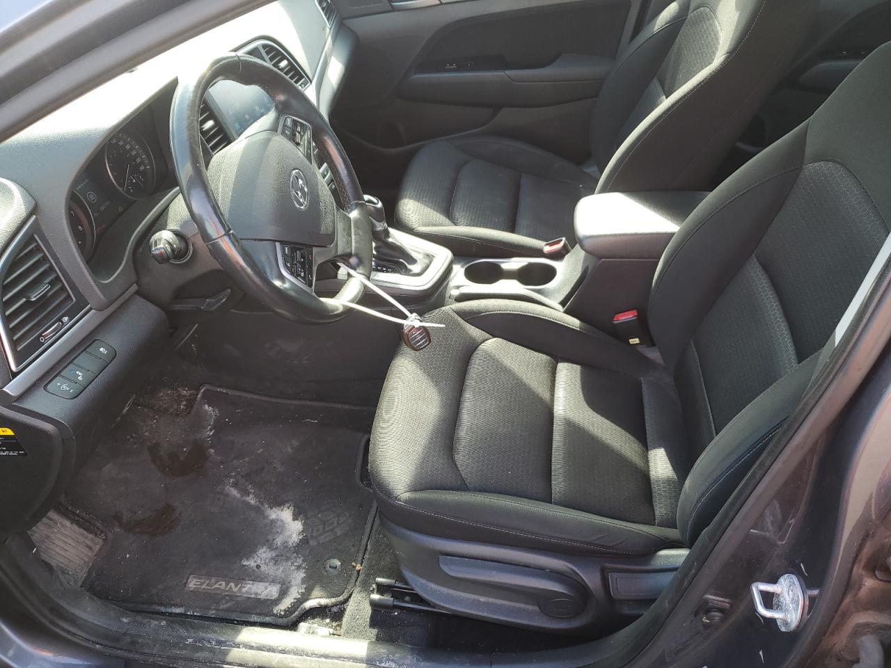 2017 Hyundai Elantra - Image 7