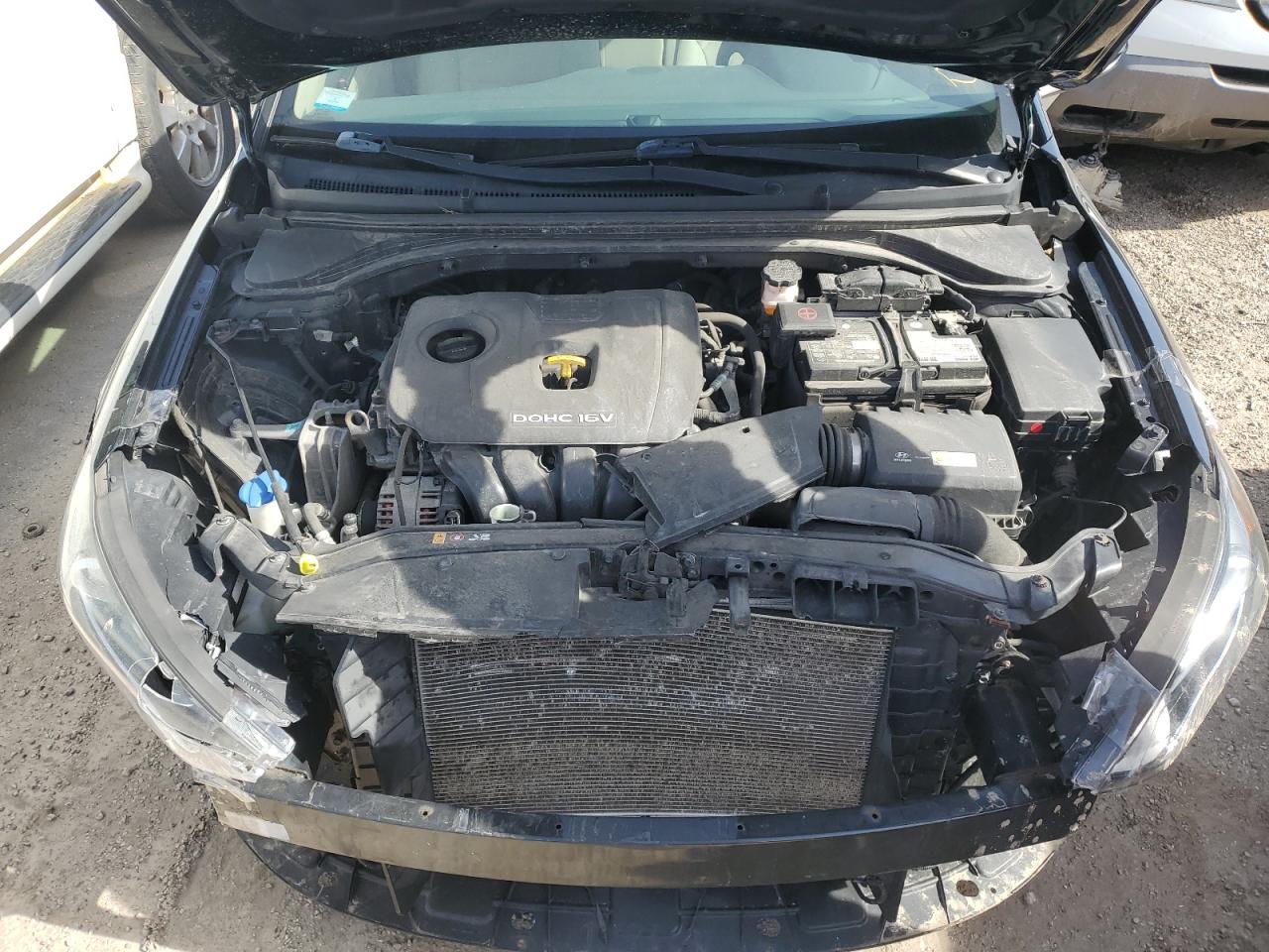 2017 Hyundai Elantra - Image 11