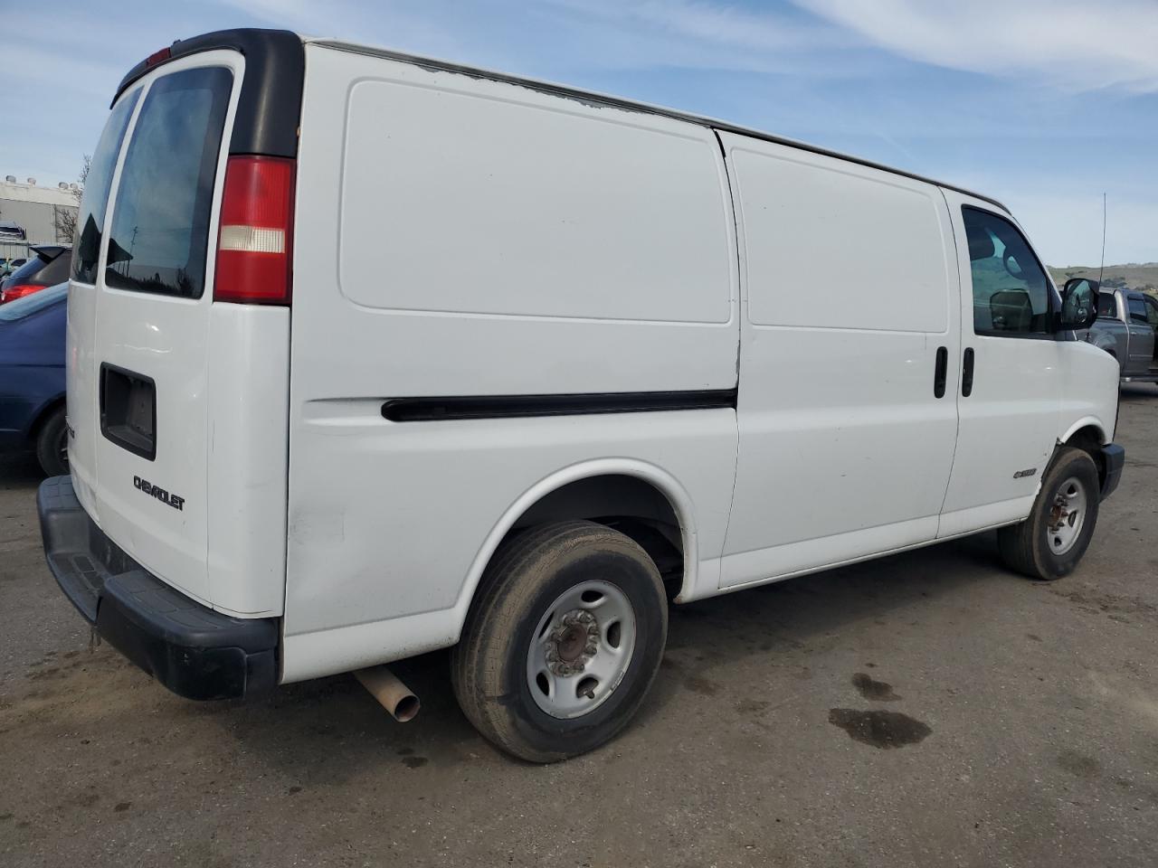 2005 Chevrolet Express - Image 3