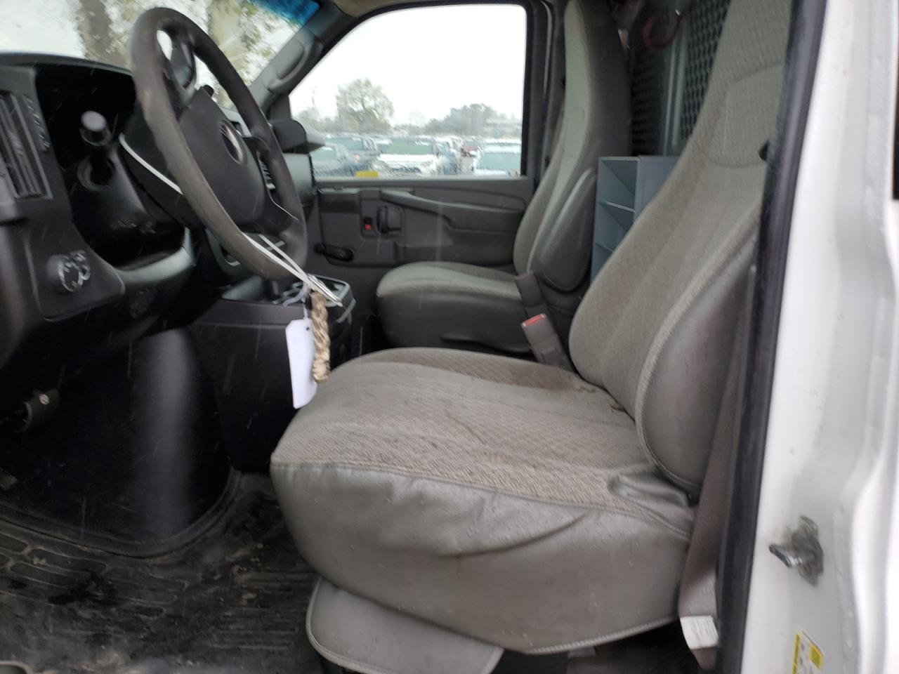2010 GMC Savana - Image 7