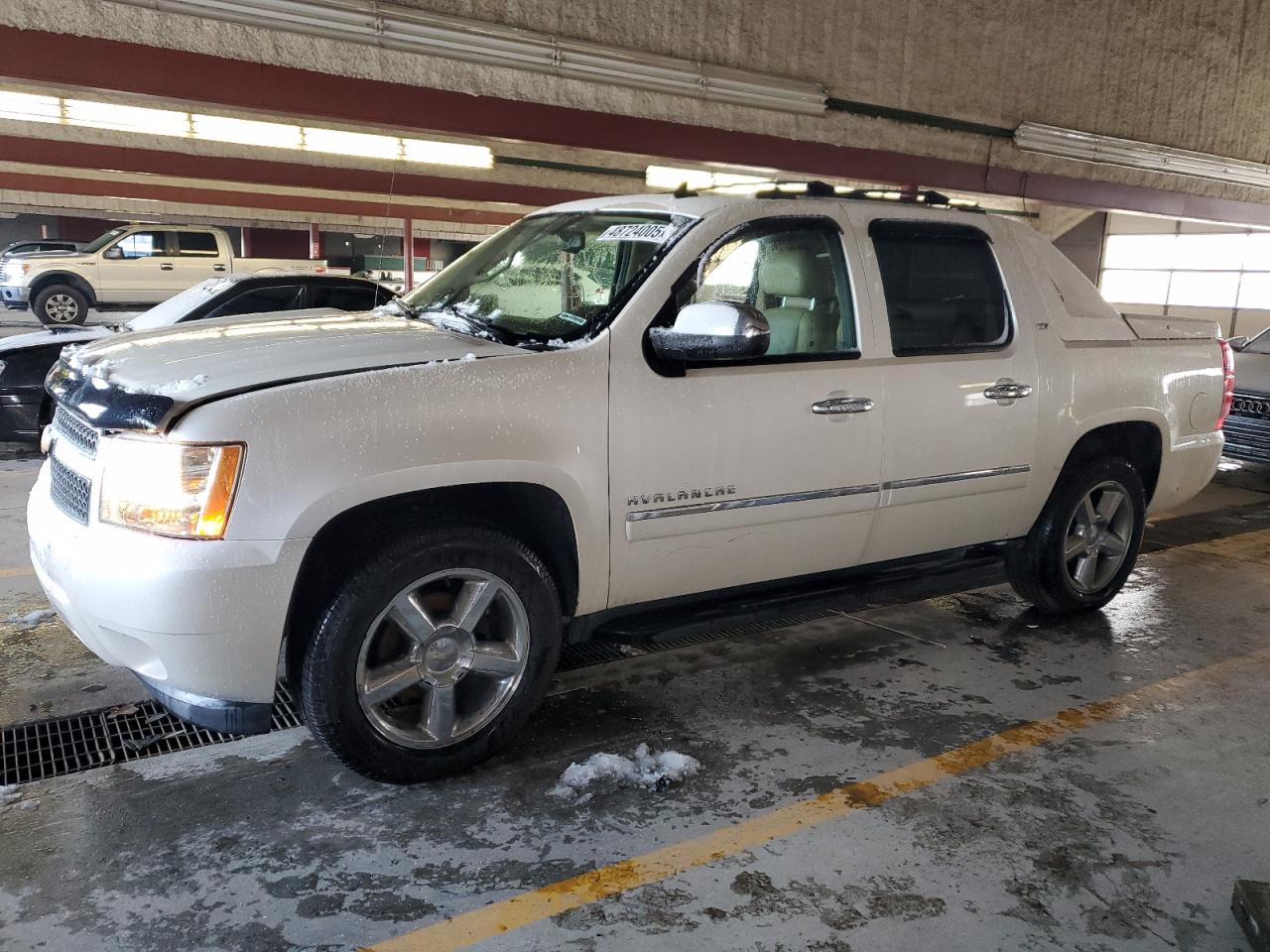 2011 Chevrolet Avalanche Ltz for Sale in Dyer, IN - Side