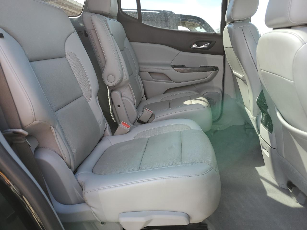 2020 GMC Acadia - Image 11