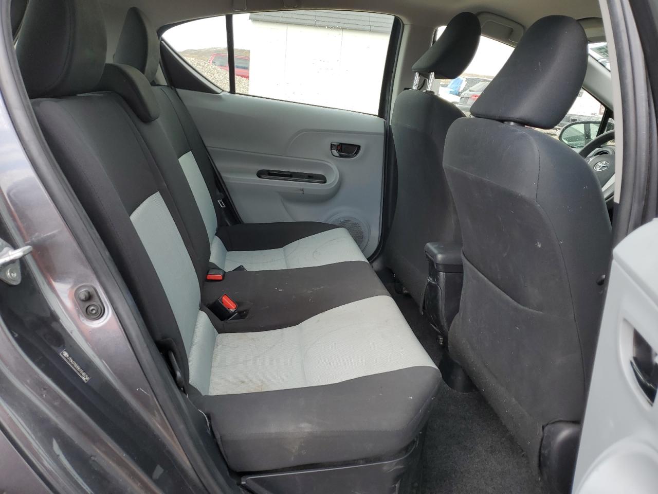2013 Toyota Prius - Image 10
