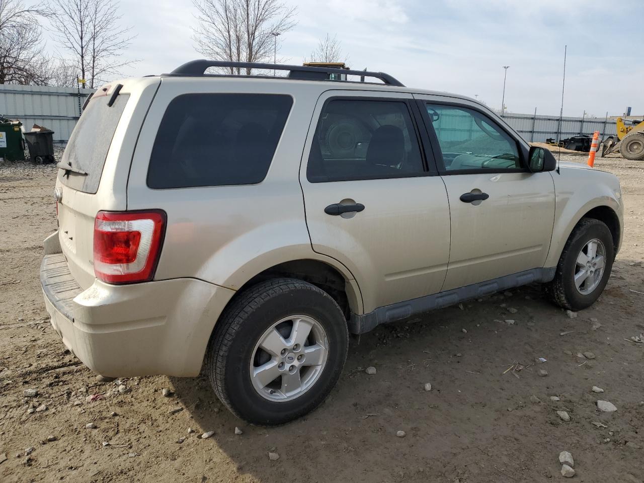 2010 Ford Escape - Image 3