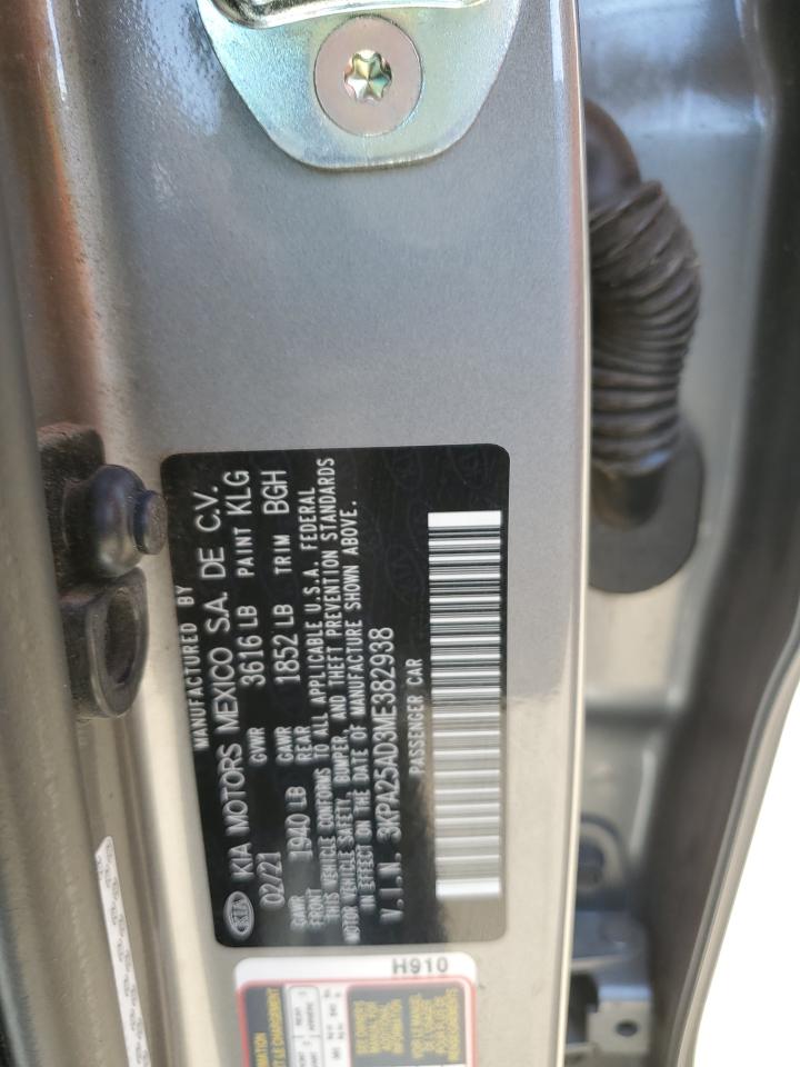 2021 Kia Rio - Image 12