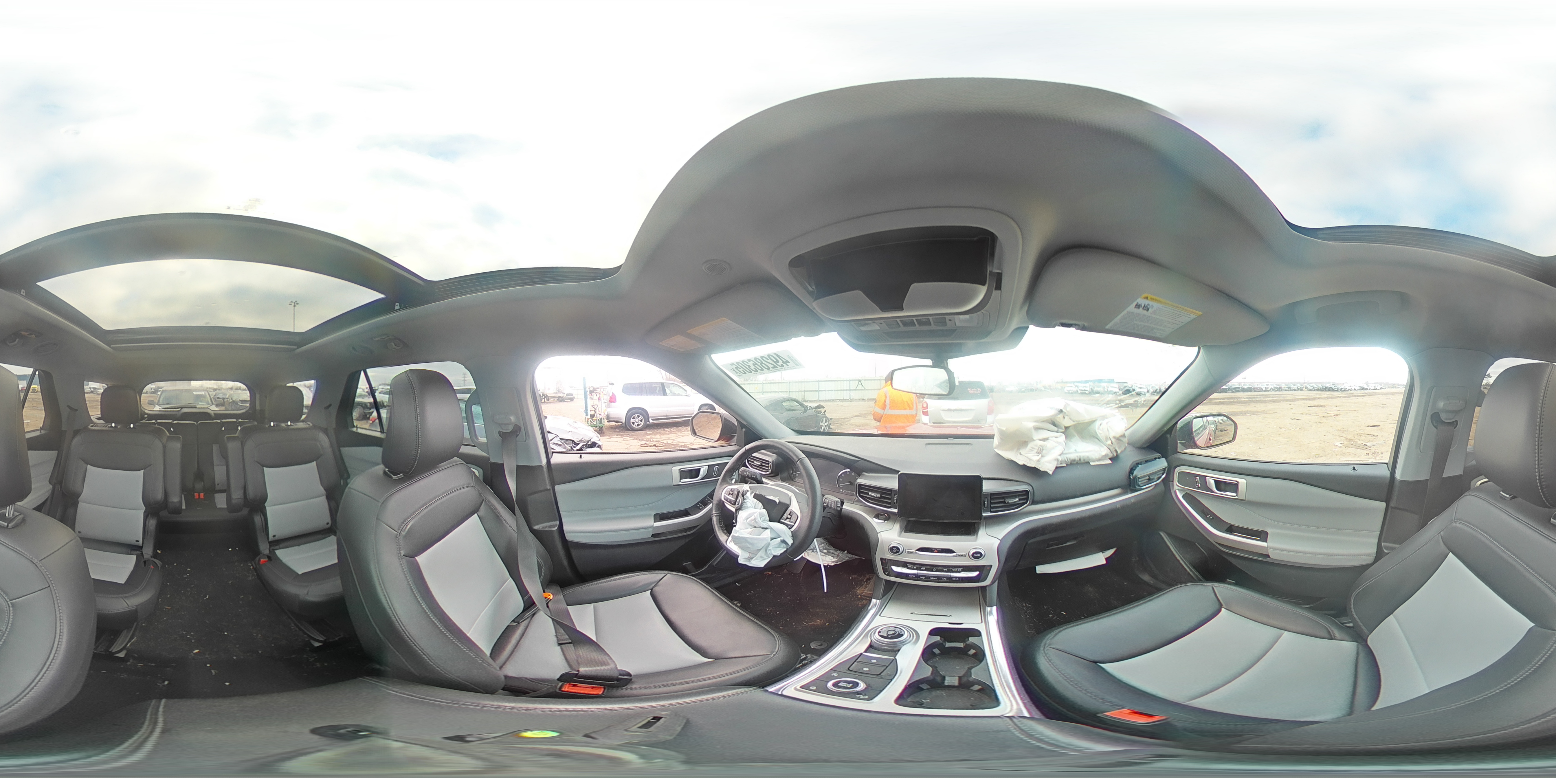 2023 Ford Explorer - Image 13