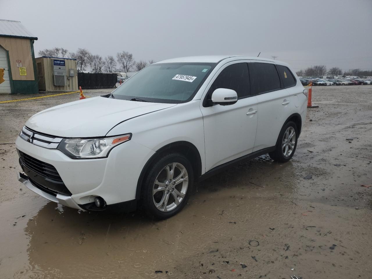 2015 Mitsubishi Outlander - Image 1
