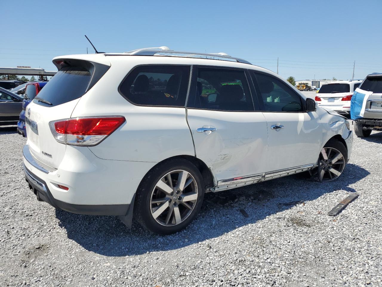 2014 Nissan Pathfinder - Image 3