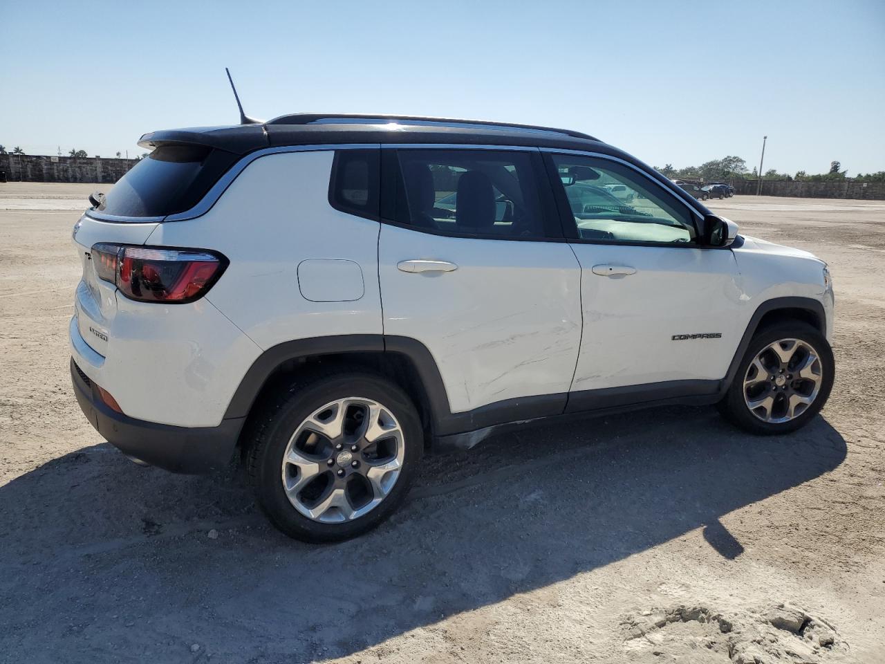 2018 Jeep Compass - Image 3