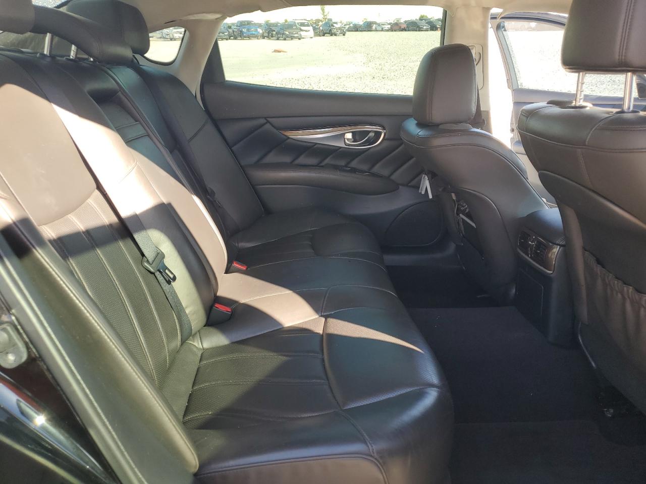 2018 Infiniti Q70 - Image 10