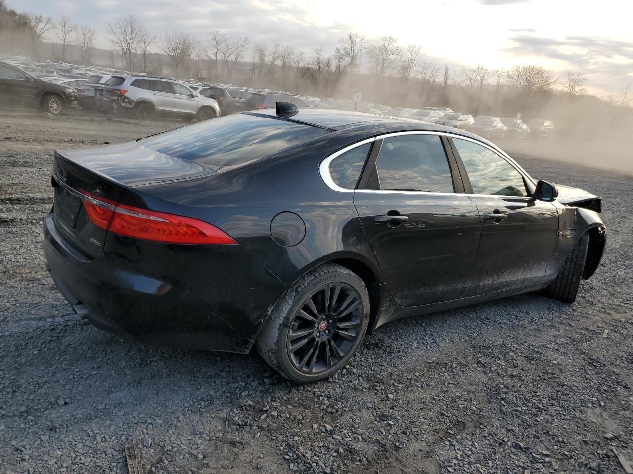 2018 Jaguar XF - Image 3