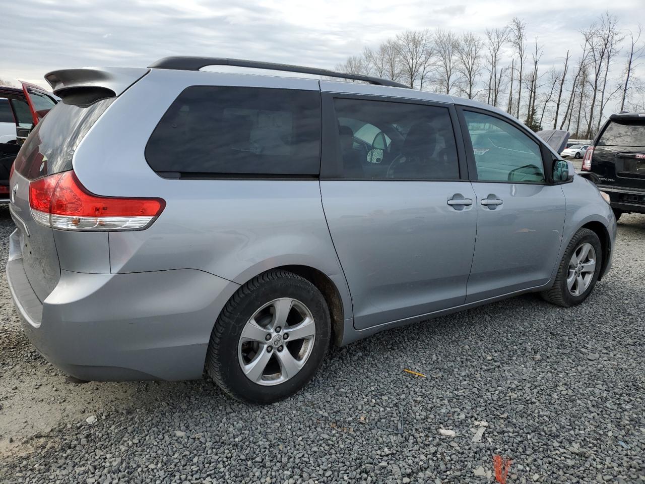 2013 Toyota Sienna - Image 3