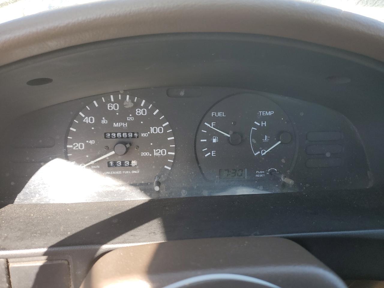 1993 Nissan Sentra - Image 9