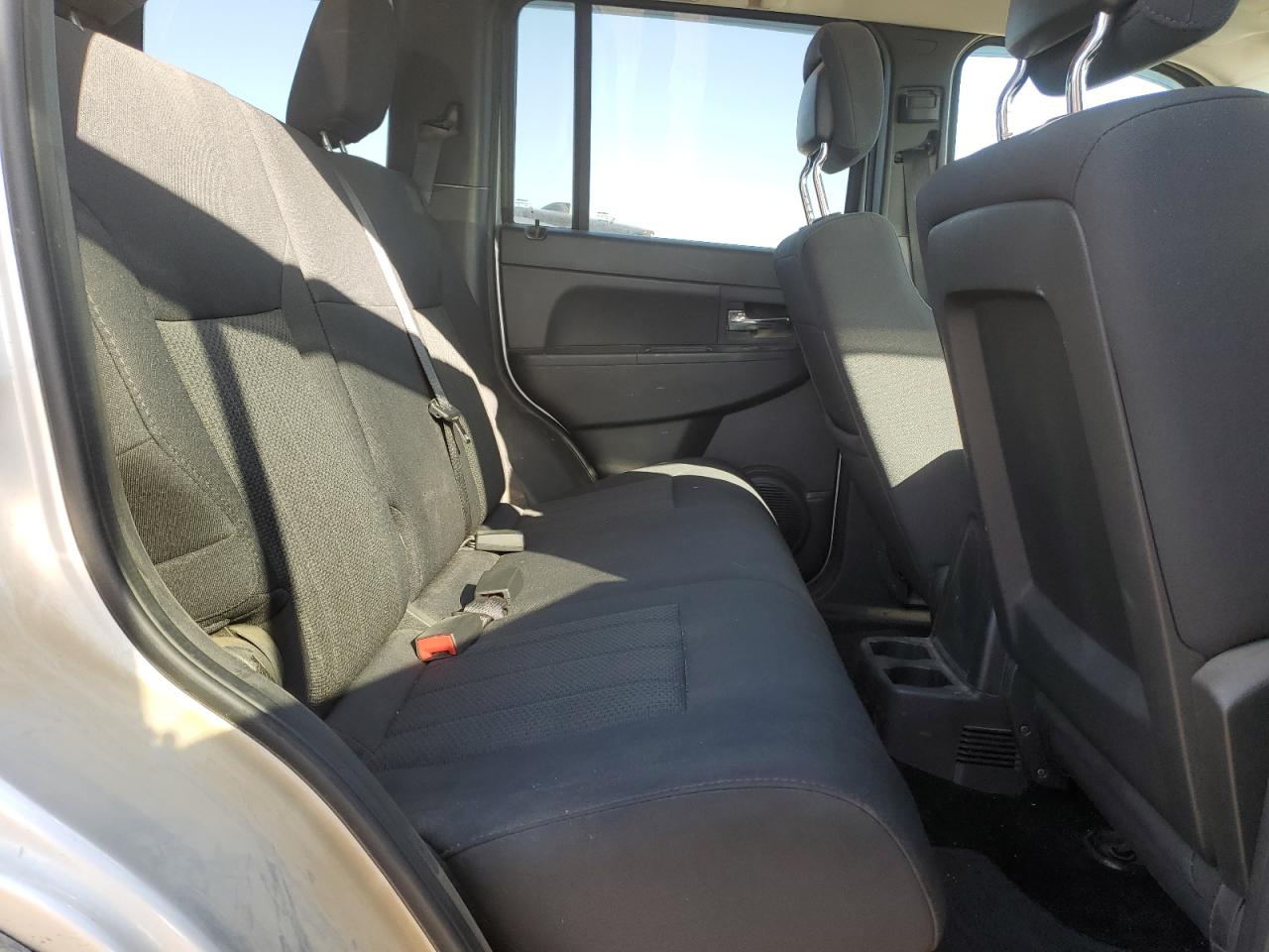 2011 Jeep Liberty (North America) - Image 11