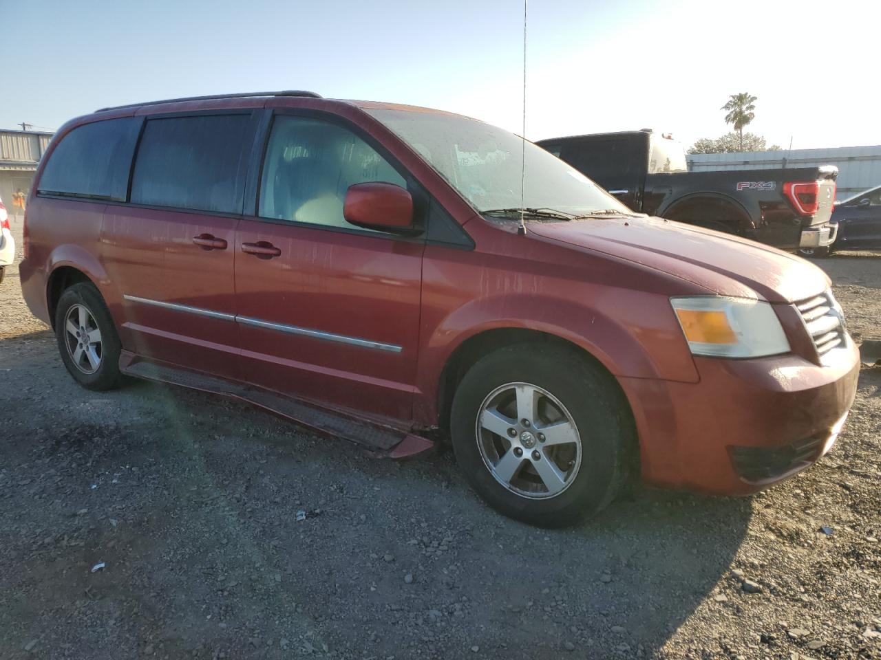 2010 Dodge Caravan - Image 4