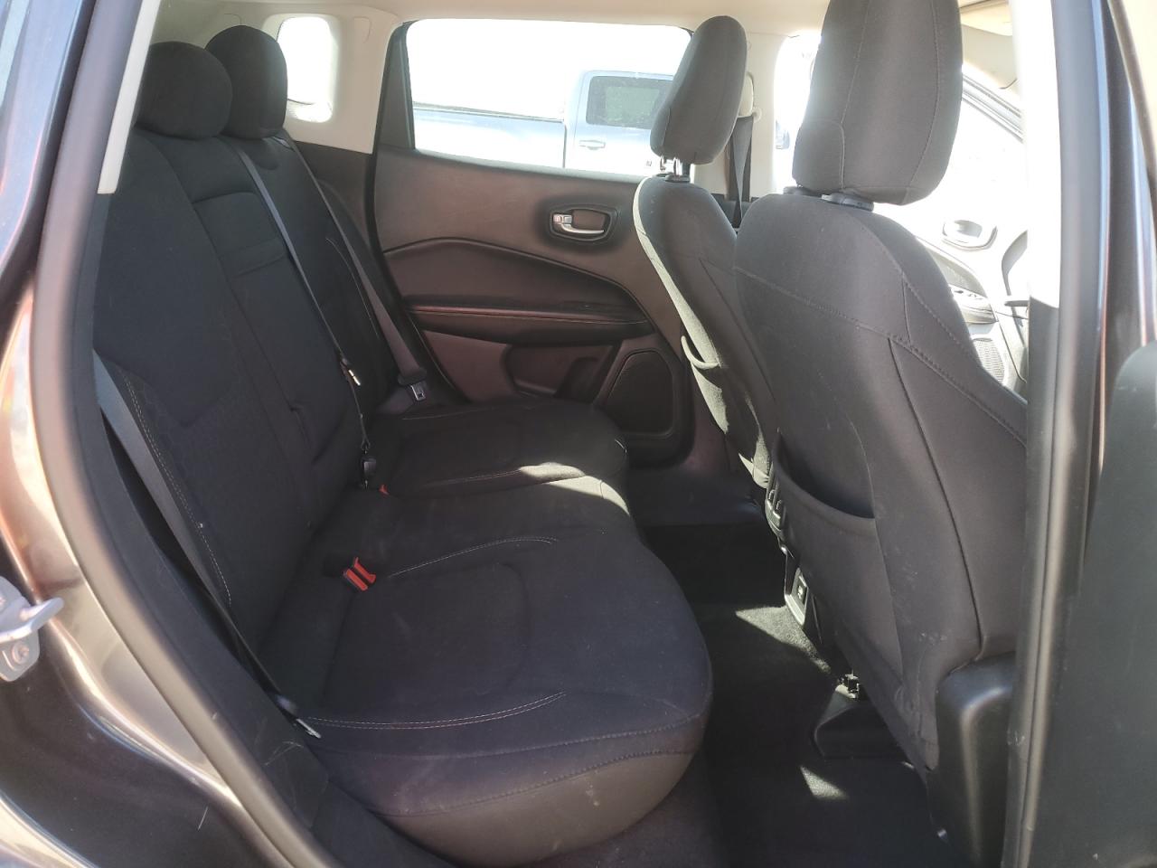 2018 Jeep Compass - Image 11
