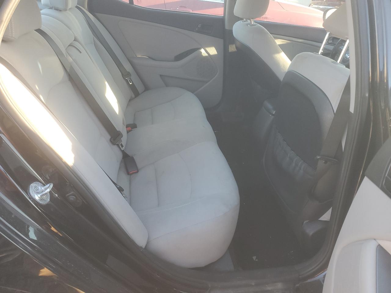 2015 Kia Optima - Image 10