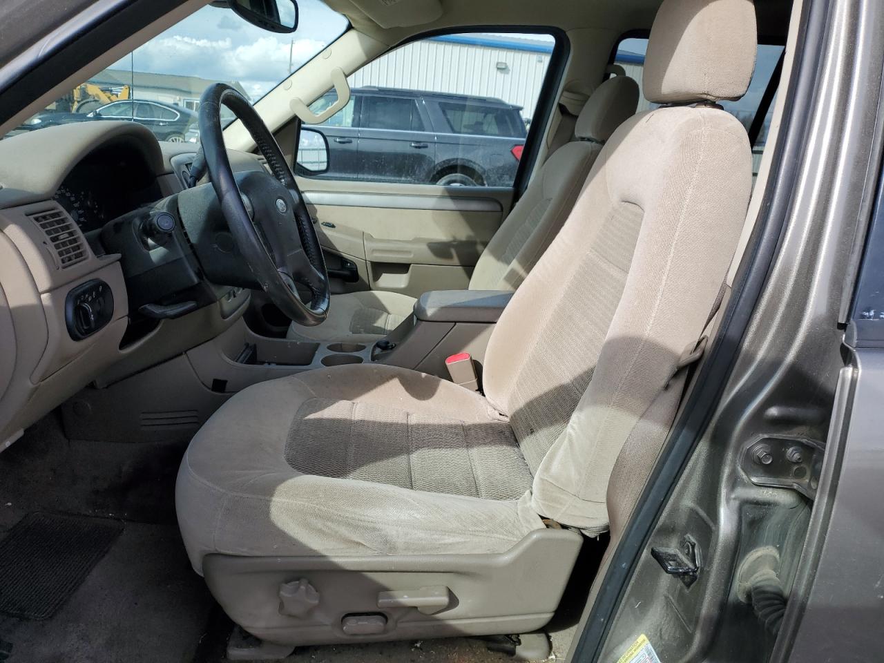 2004 Ford Explorer - Image 7