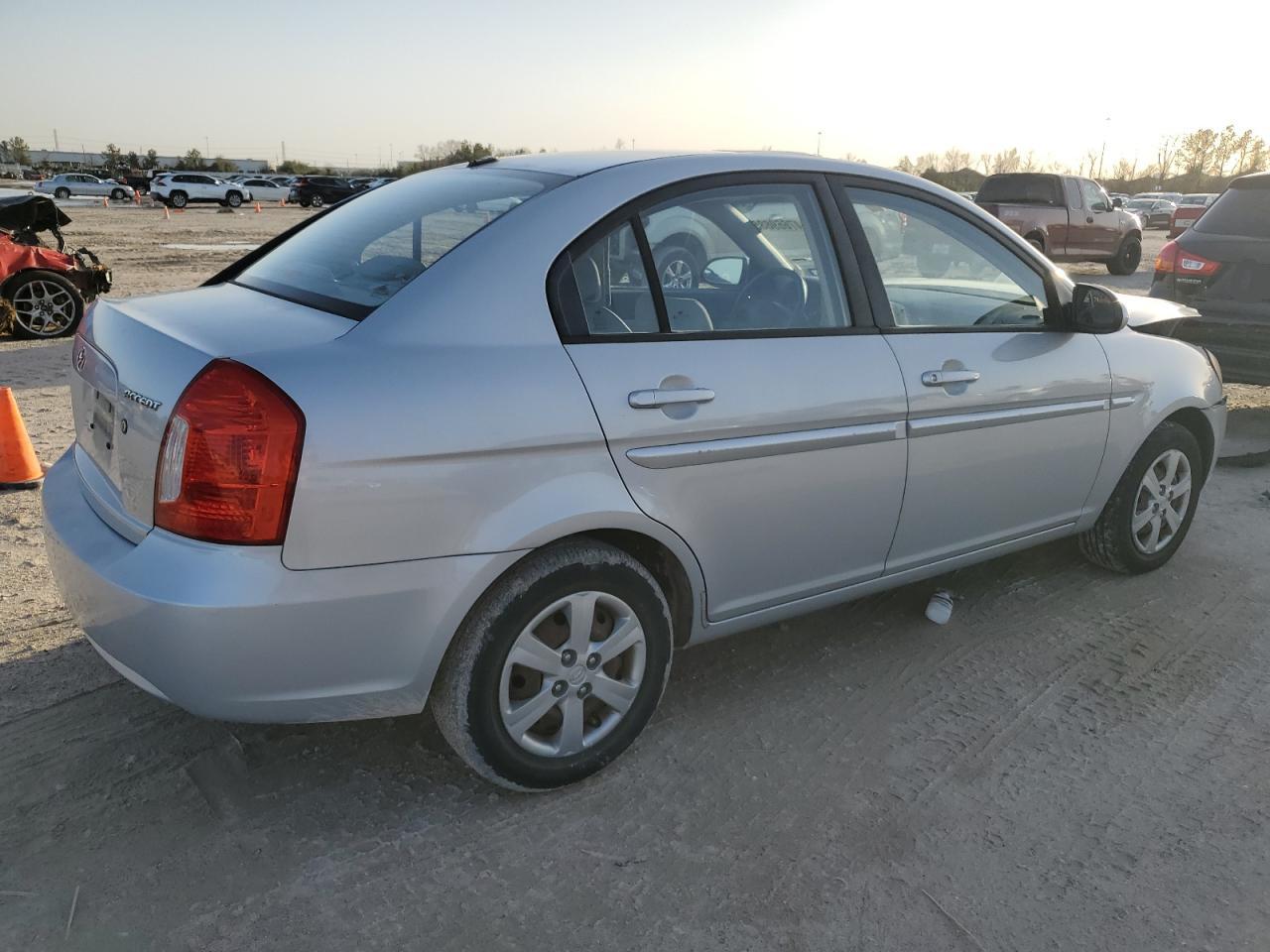 2009 Hyundai Accent - Image 3