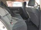 2011 Nissan Versa S zu verkaufen in Pekin, IL - Side