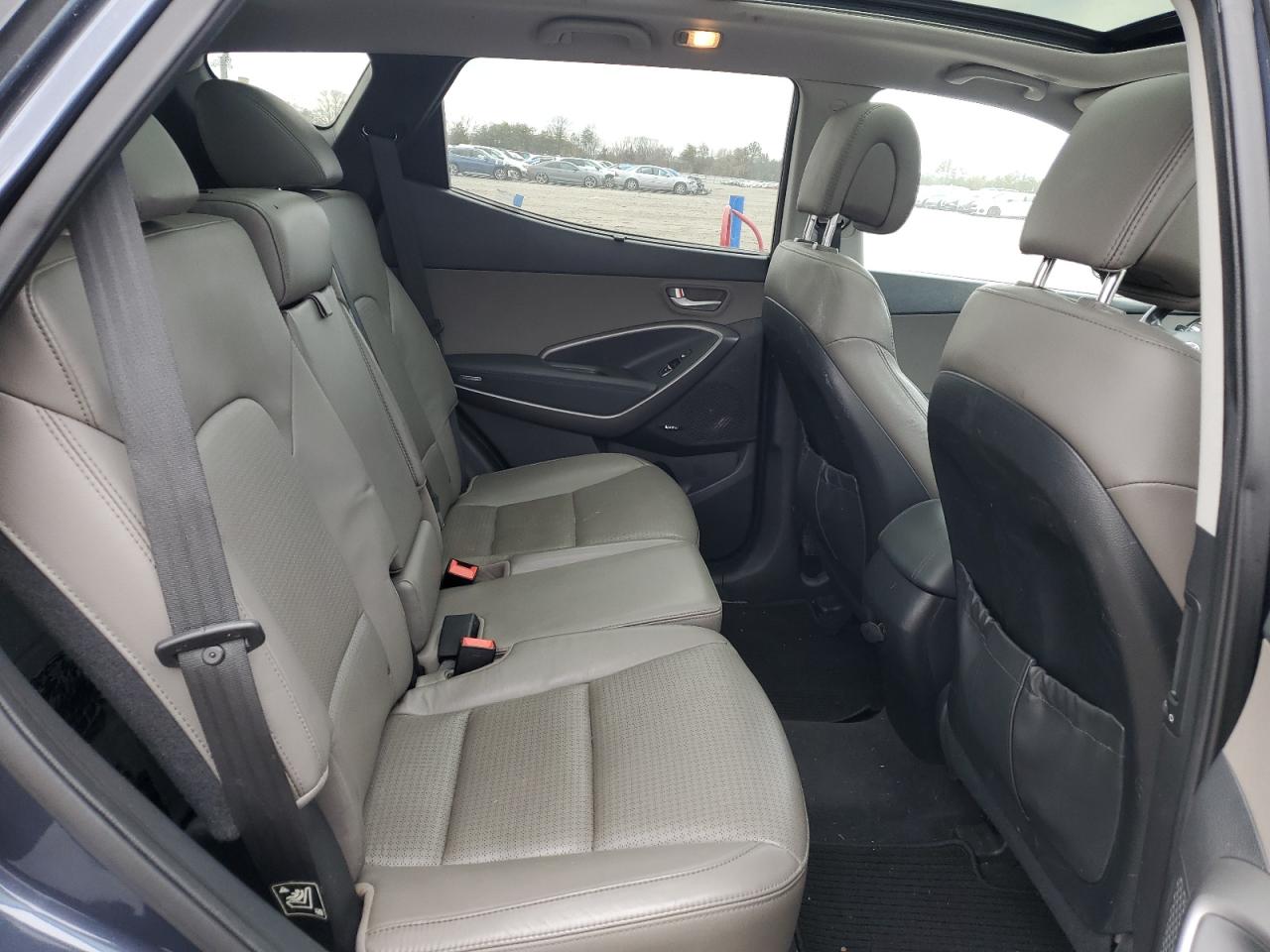 2013 Hyundai Santa Fe - Image 11