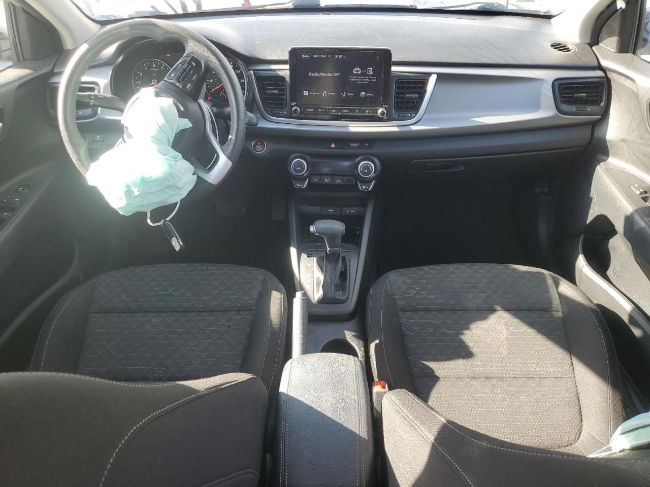 2022 Kia Rio - Image 8