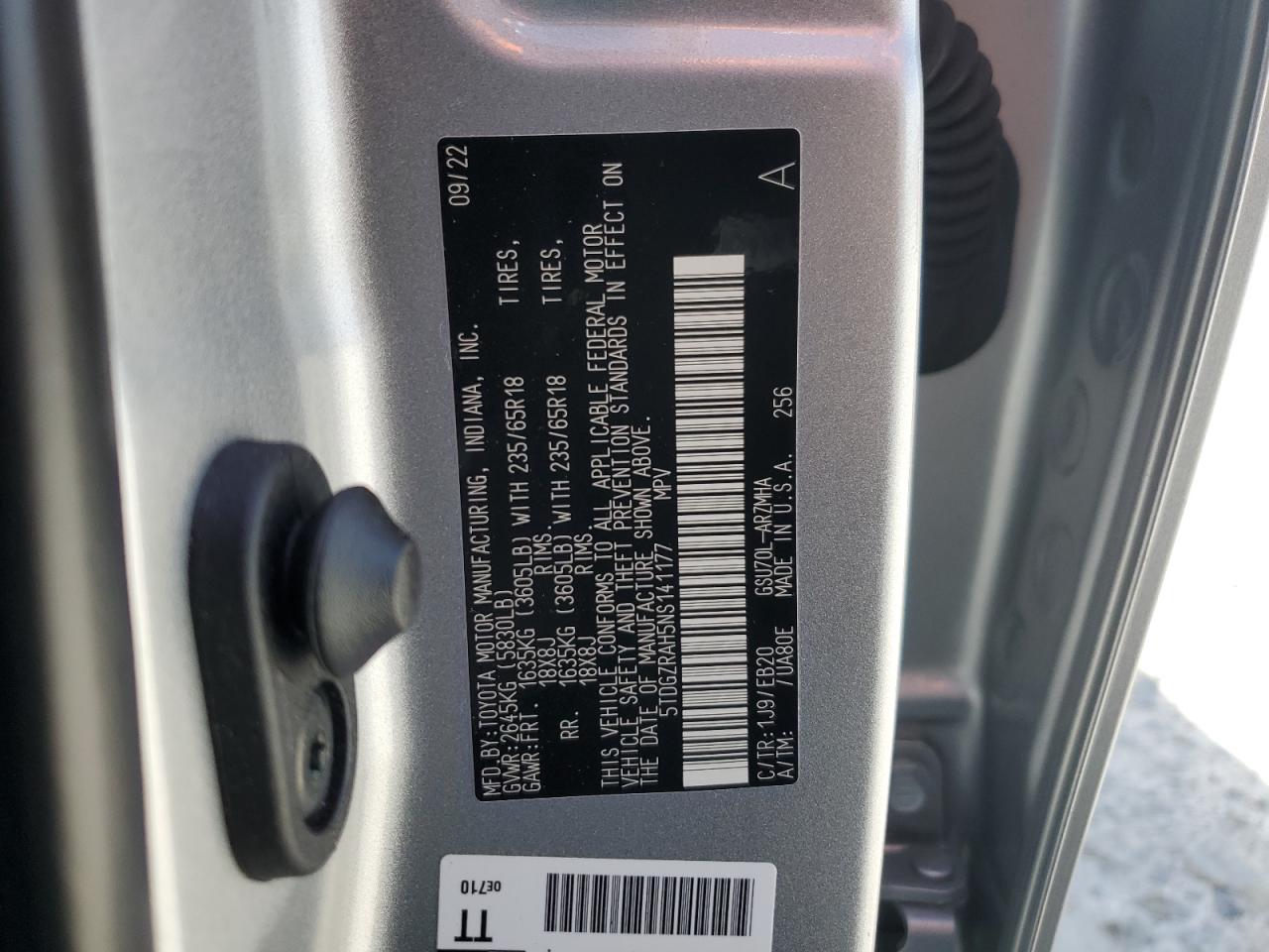 2022 Toyota Highlander - Image 13