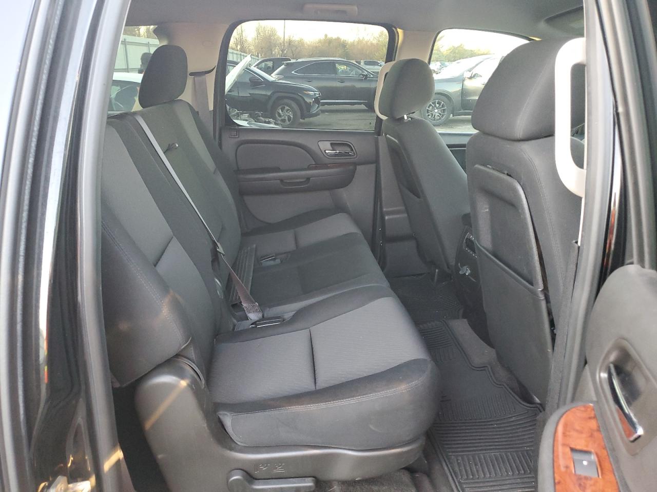 2013 Chevrolet Suburban - Image 11